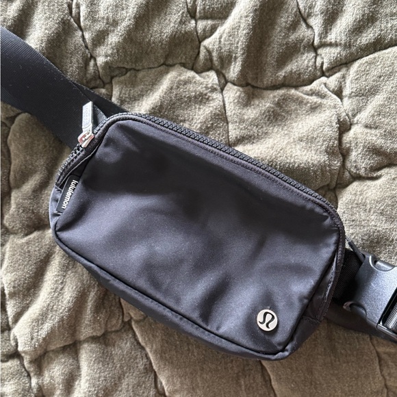 Lululemon Athletica Black Mini Crossbody Bag - Picture 2 of 2